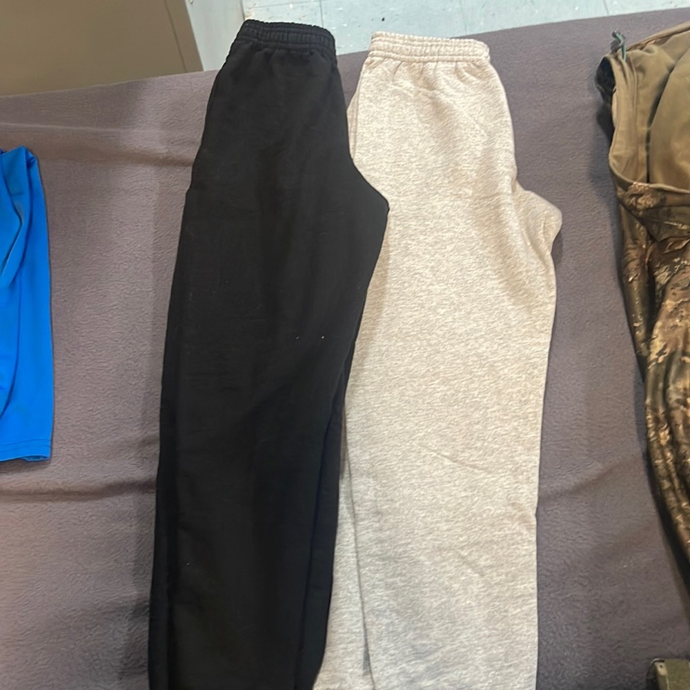 Set of sweat pants young male size M 1 blk 1gray